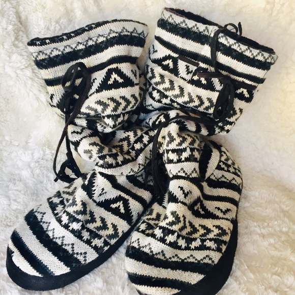 Muk Luks Boot Slippers - Picture 5 of 7